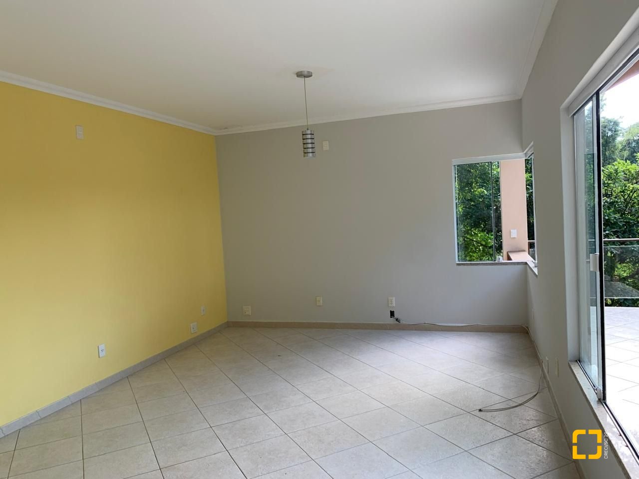 Casa com 200m², 4 quartos (sendo 1 suíte), 2 garagens, no bairro Lagoa da Conceição em Florianópolis