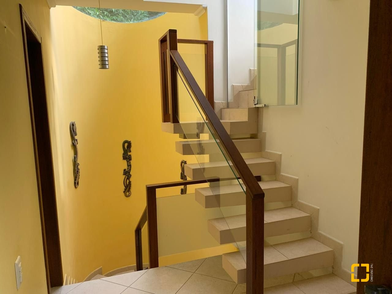 Casa com 200m², 4 quartos (sendo 1 suíte), 2 garagens, no bairro Lagoa da Conceição em Florianópolis