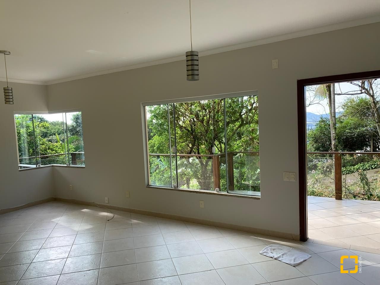 Casa com 200m², 4 quartos (sendo 1 suíte), 2 garagens, no bairro Lagoa da Conceição em Florianópolis