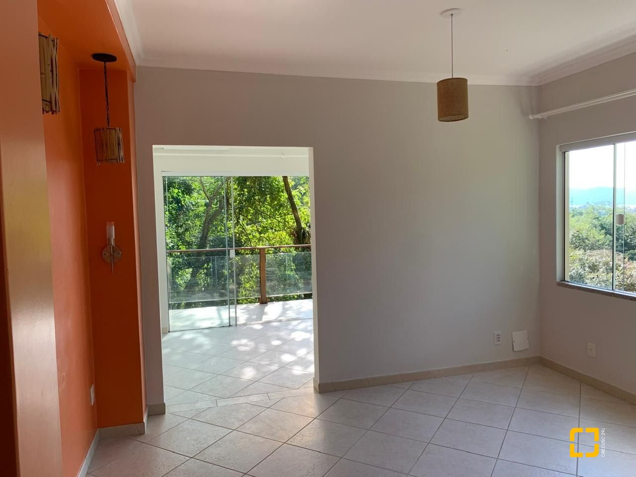 Casa com 200m², 4 quartos (sendo 1 suíte), 2 garagens, no bairro Lagoa da Conceição em Florianópolis