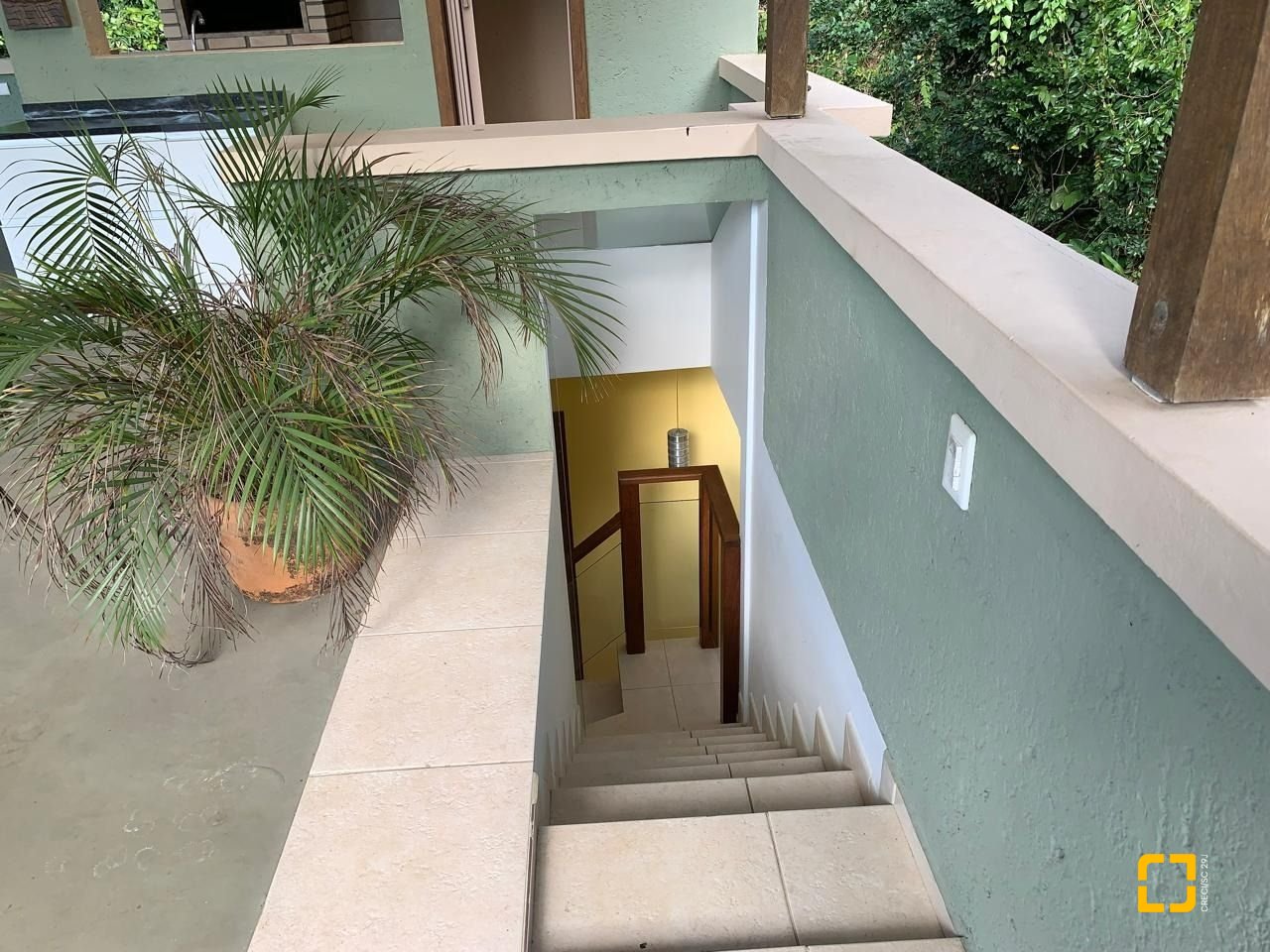Casa com 200m², 4 quartos (sendo 1 suíte), 2 garagens, no bairro Lagoa da Conceição em Florianópolis