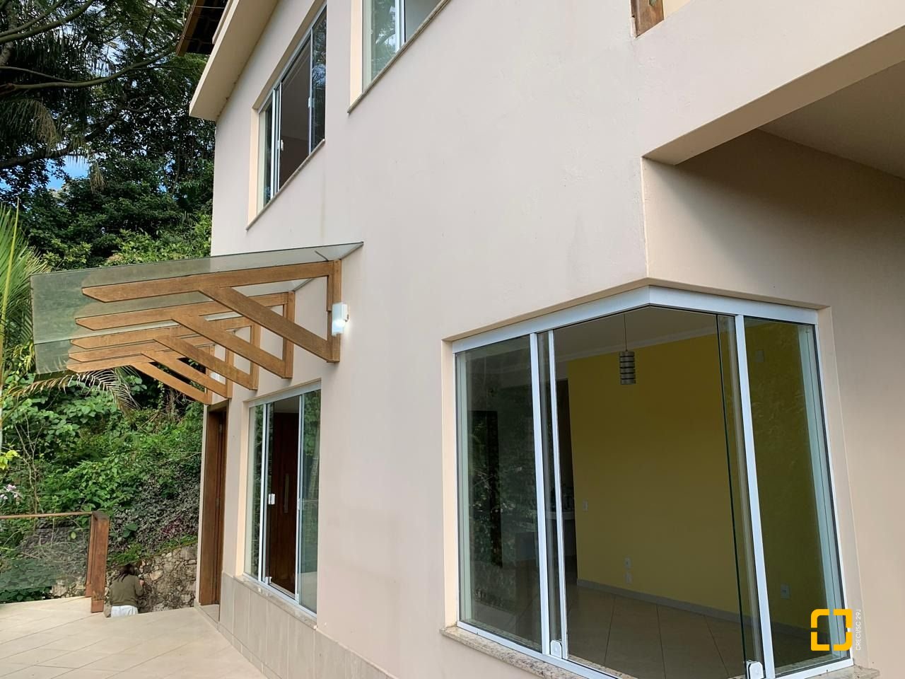 Casa com 200m², 4 quartos (sendo 1 suíte), 2 garagens, no bairro Lagoa da Conceição em Florianópolis