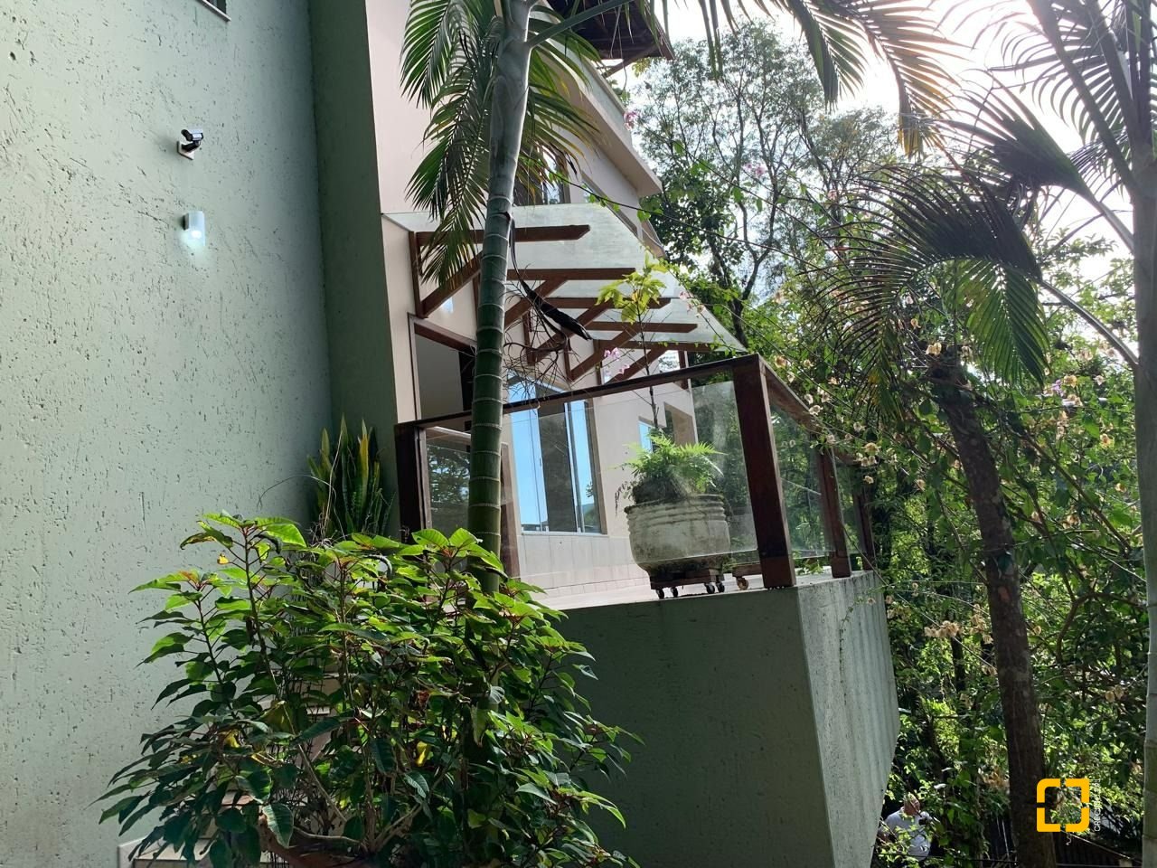 Casa com 200m², 4 quartos (sendo 1 suíte), 2 garagens, no bairro Lagoa da Conceição em Florianópolis