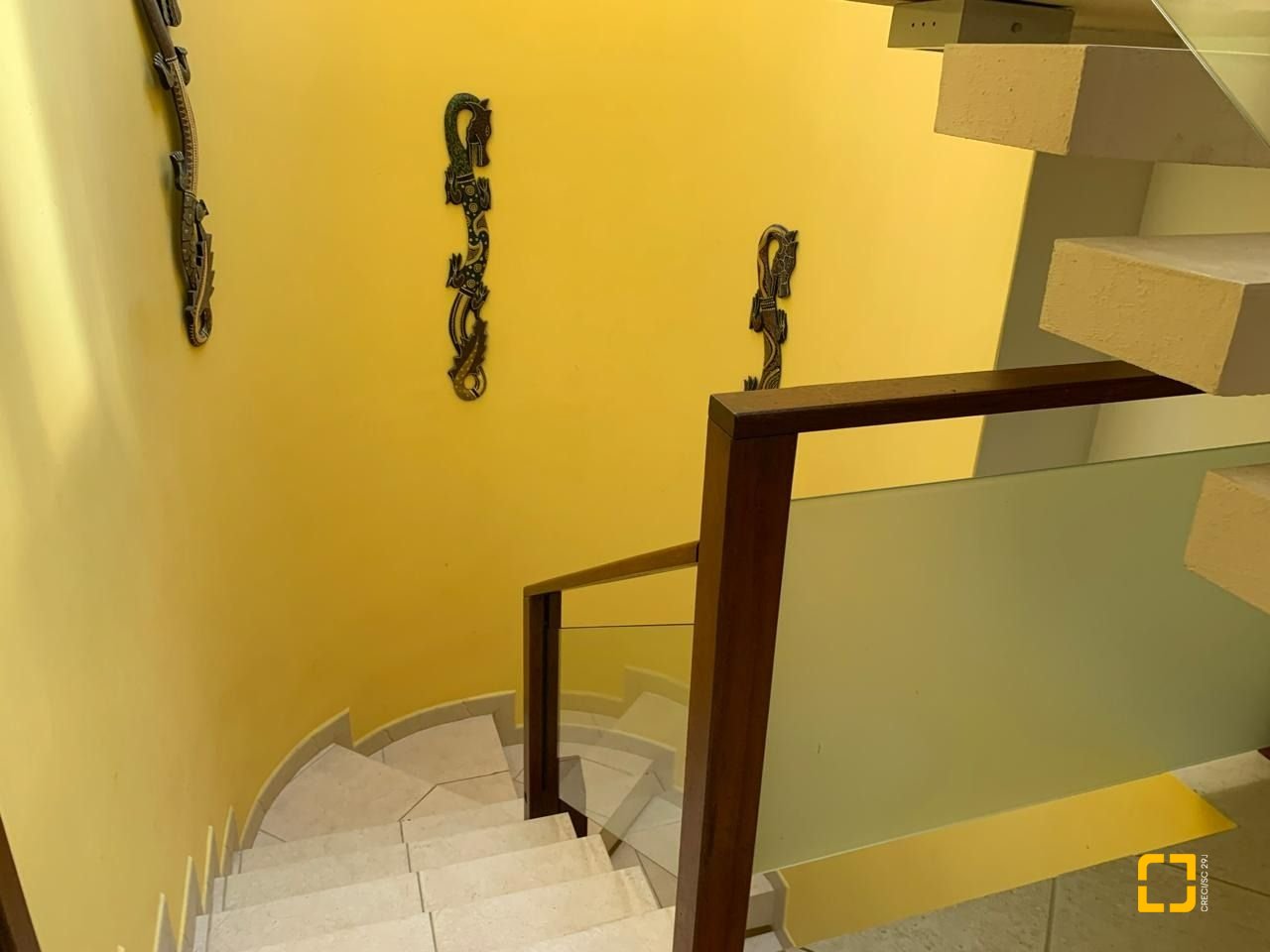 Casa com 200m², 4 quartos (sendo 1 suíte), 2 garagens, no bairro Lagoa da Conceição em Florianópolis