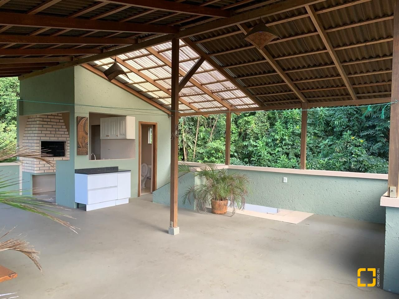 Casa com 200m², 4 quartos (sendo 1 suíte), 2 garagens, no bairro Lagoa da Conceição em Florianópolis