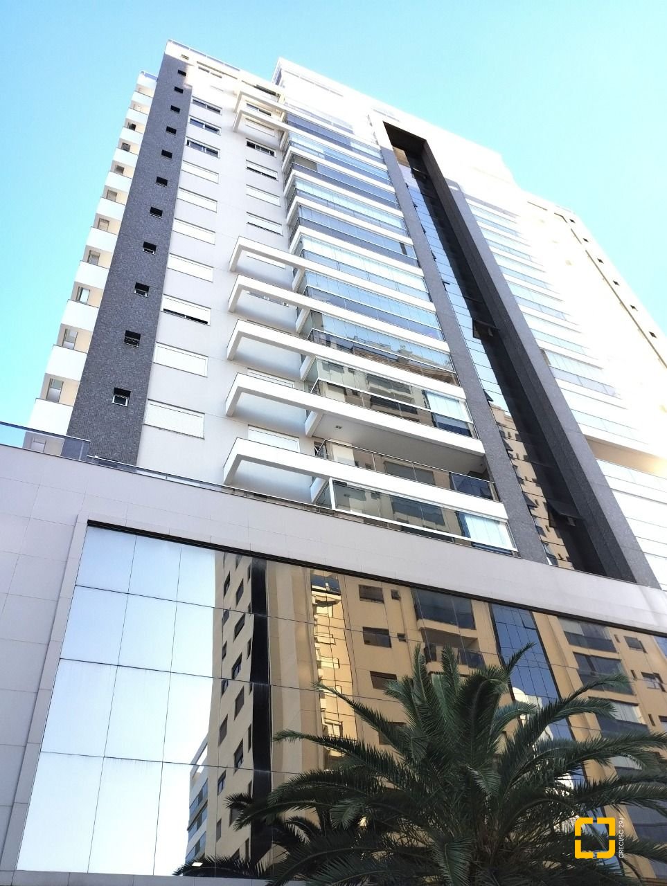 Apartamento com 125m², 6 quartos (sendo 3 suítes), 2 garagens, no bairro Kobrasol em São José