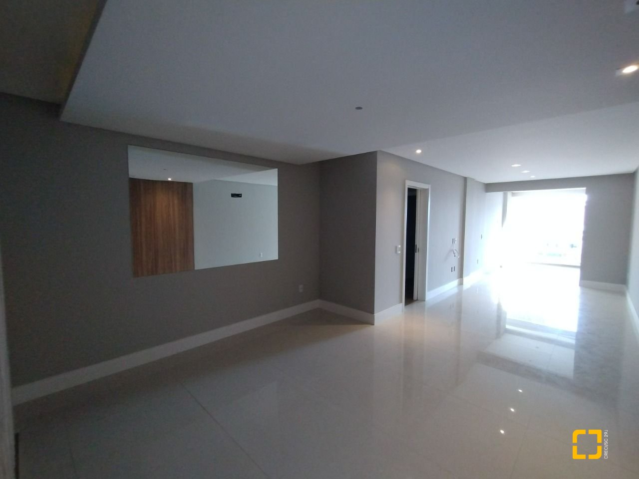 Apartamento com 125m², 6 quartos (sendo 3 suítes), 2 garagens, no bairro Kobrasol em São José