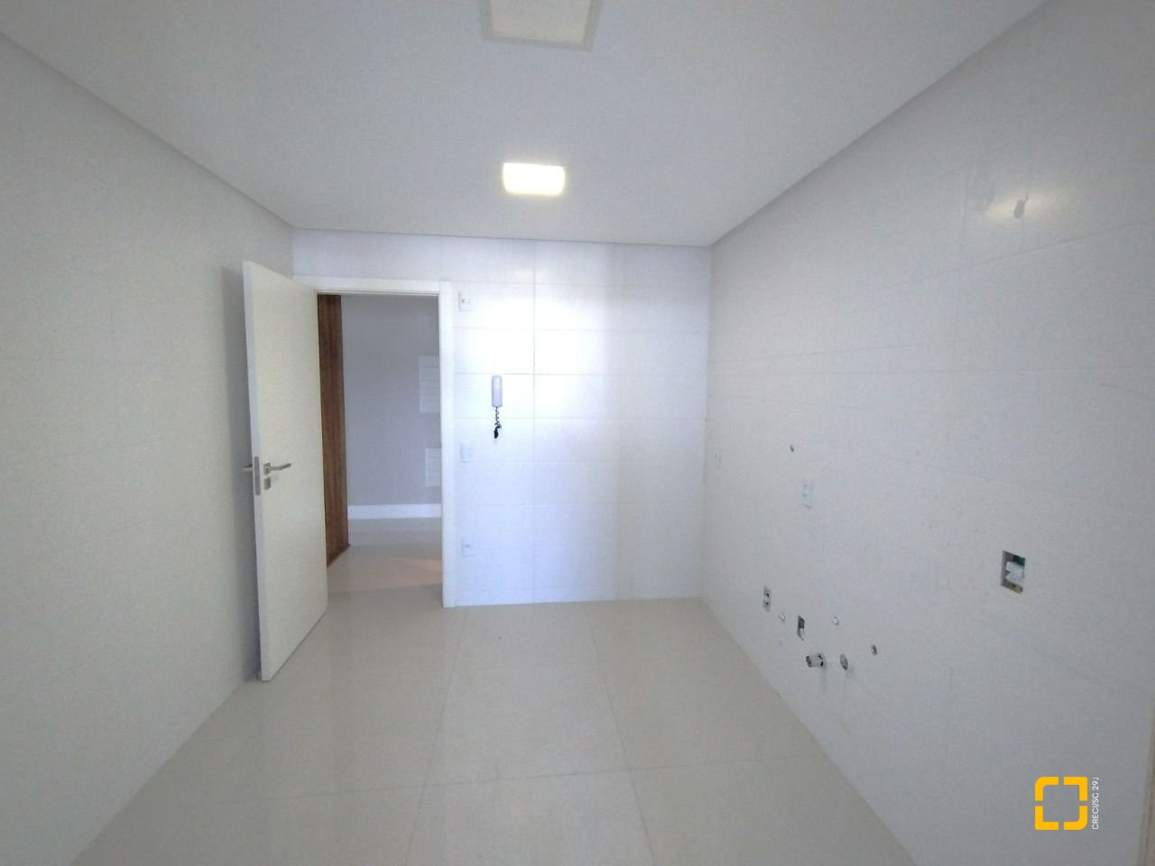 Apartamento com 125m², 6 quartos (sendo 3 suítes), 2 garagens, no bairro Kobrasol em São José