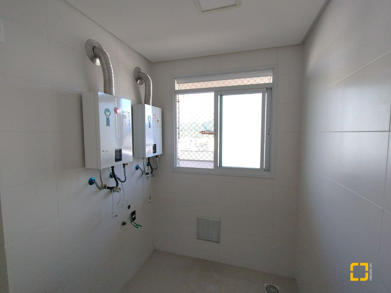 Apartamento com 125m², 6 quartos (sendo 3 suítes), 2 garagens, no bairro Kobrasol em São José