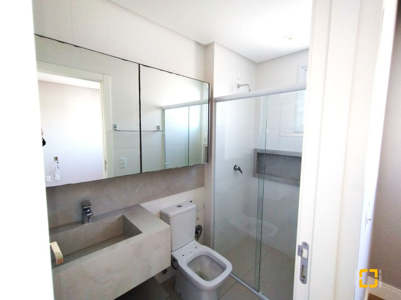 Apartamento com 125m², 6 quartos (sendo 3 suítes), 2 garagens, no bairro Kobrasol em São José