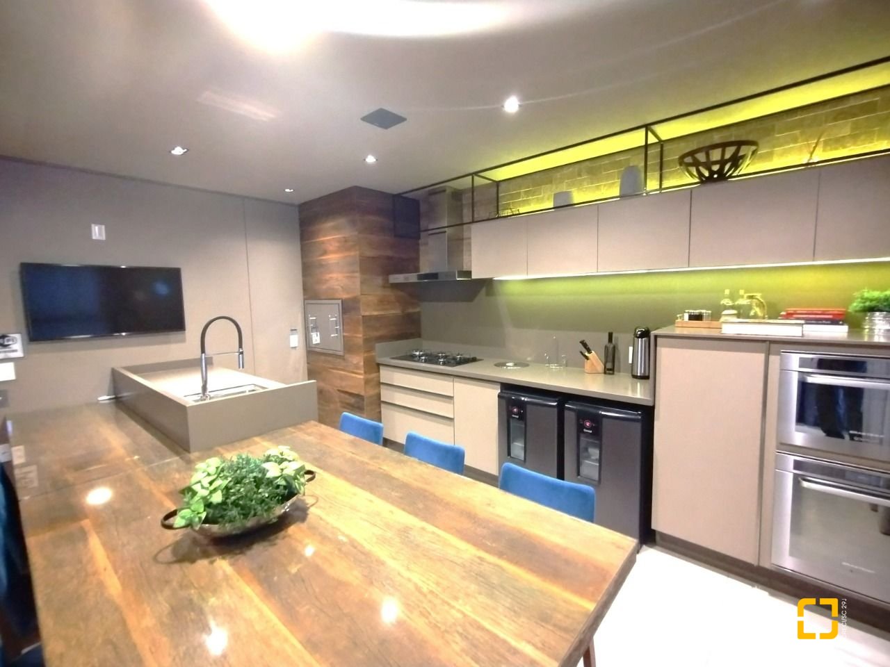 Apartamento com 125m², 6 quartos (sendo 3 suítes), 2 garagens, no bairro Kobrasol em São José