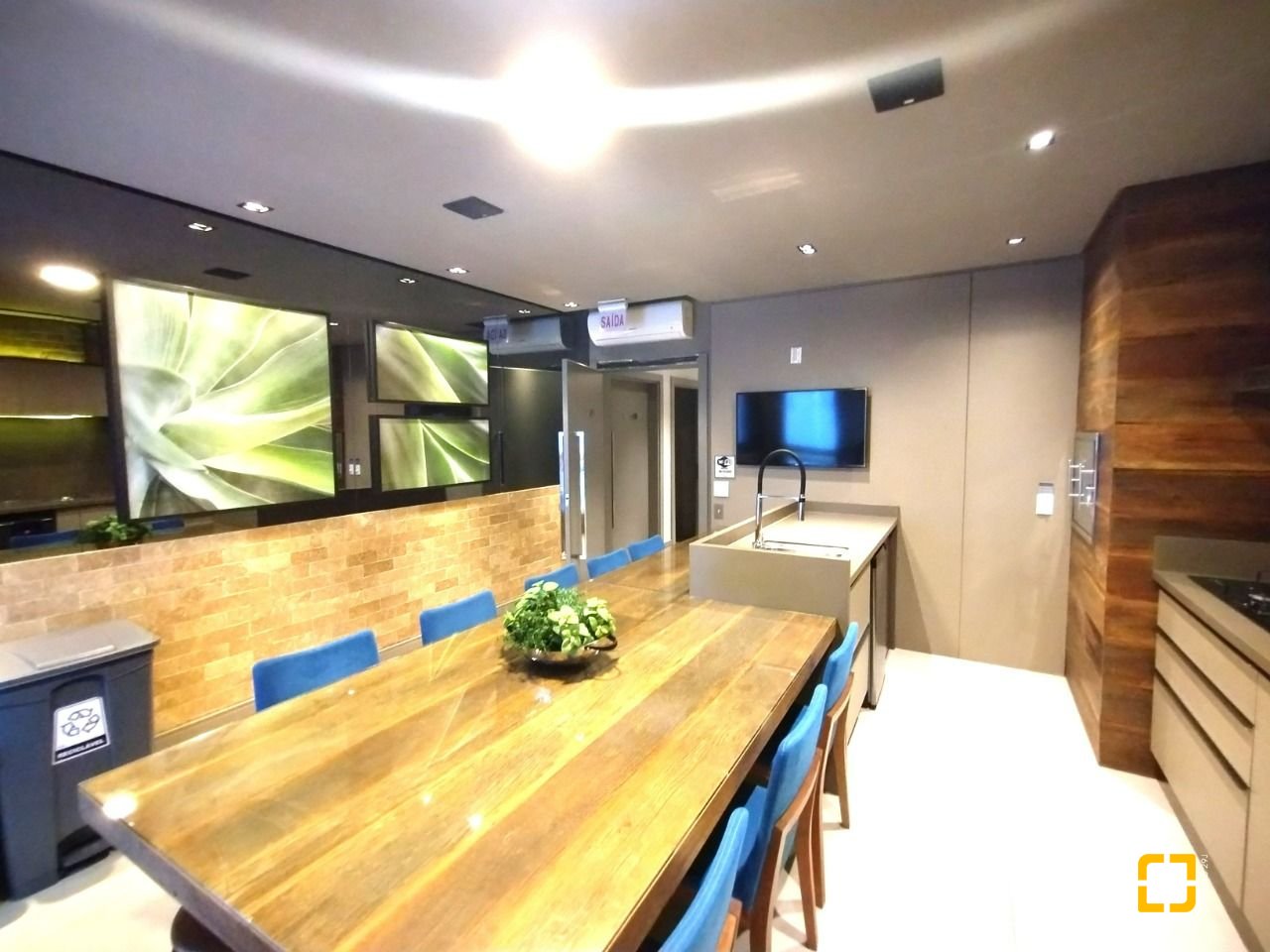 Apartamento com 125m², 6 quartos (sendo 3 suítes), 2 garagens, no bairro Kobrasol em São José