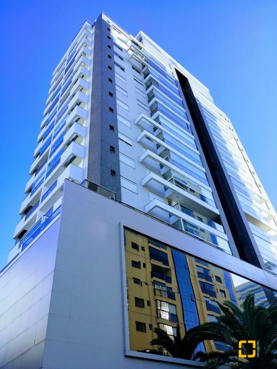 Apartamento com 125m², 6 quartos (sendo 3 suítes), 2 garagens, no bairro Kobrasol em São José
