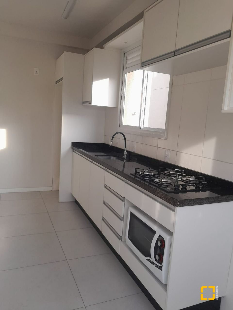 Apartamento com 66m², 1 quarto (sendo 1 suíte), 1 garagem, no bairro Centro em São José