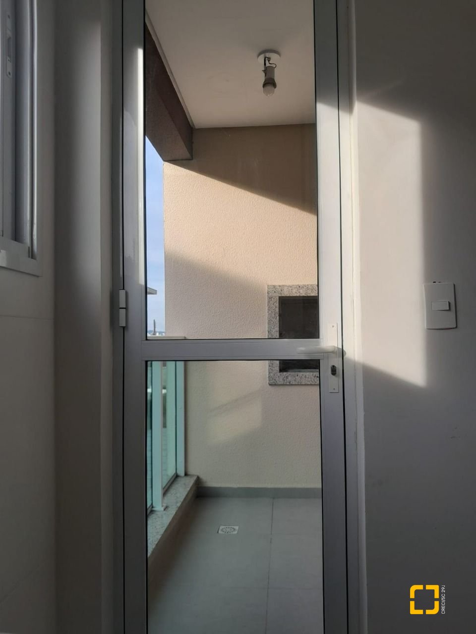 Apartamento com 66m², 1 quarto (sendo 1 suíte), 1 garagem, no bairro Centro em São José