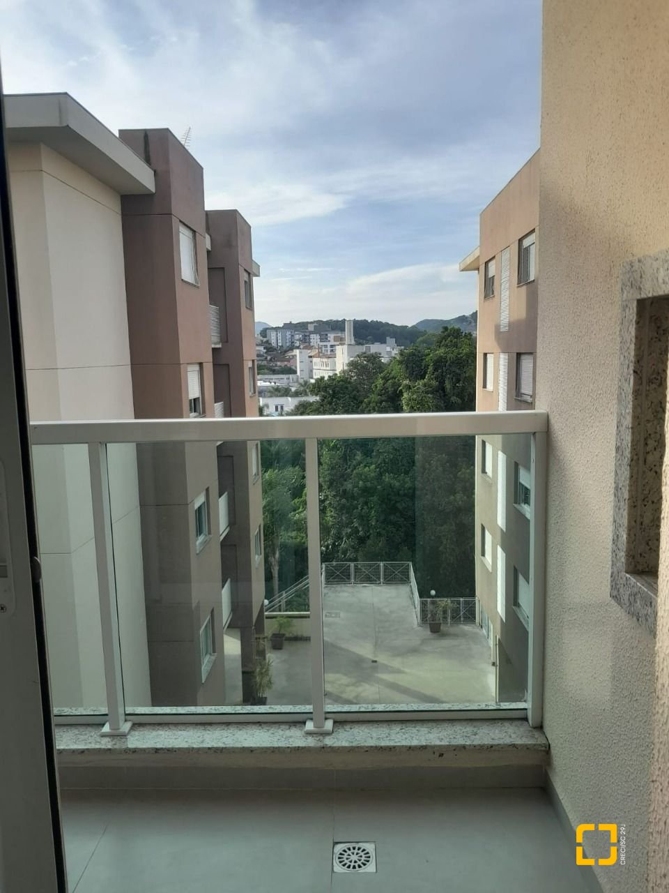 Apartamento com 66m², 1 quarto (sendo 1 suíte), 1 garagem, no bairro Centro em São José