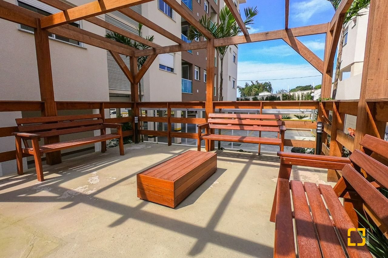 Apartamento com 66m², 1 quarto (sendo 1 suíte), 1 garagem, no bairro Centro em São José