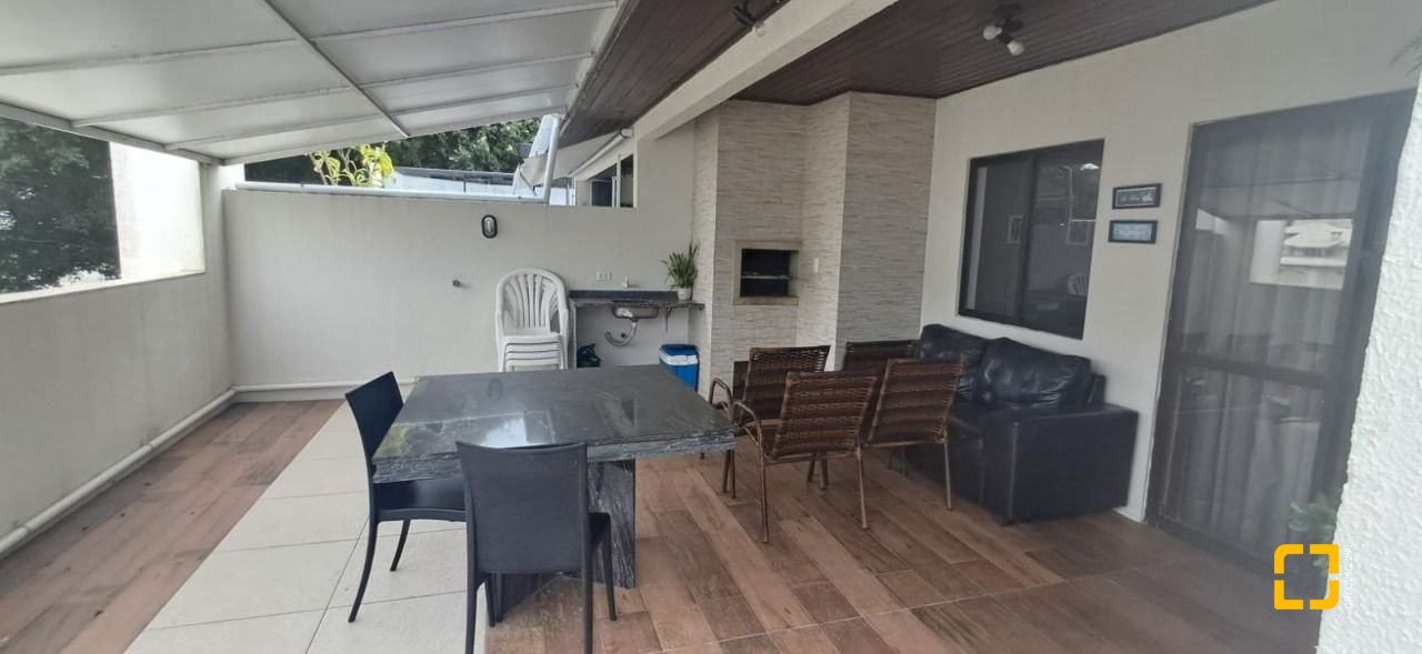 Cobertura com 198m², 6 quartos (sendo 2 suítes), 2 garagens, no bairro Ingleses em Florianópolis