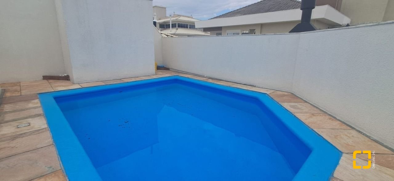 Cobertura com 198m², 6 quartos (sendo 2 suítes), 2 garagens, no bairro Ingleses em Florianópolis