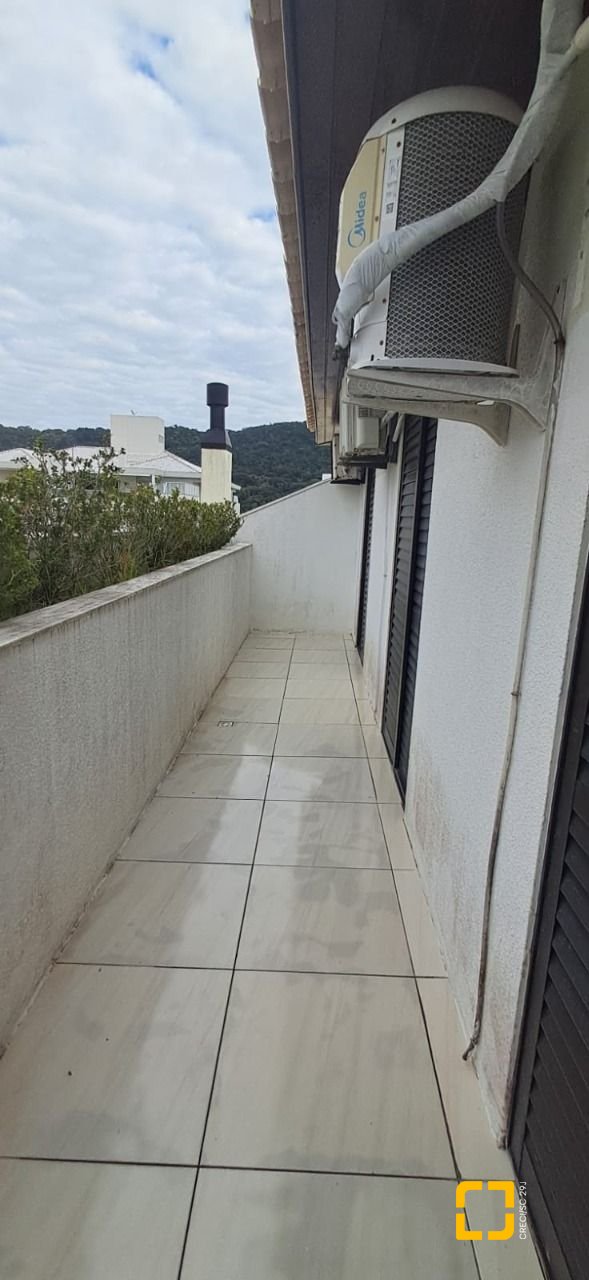 Cobertura com 198m², 6 quartos (sendo 2 suítes), 2 garagens, no bairro Ingleses em Florianópolis