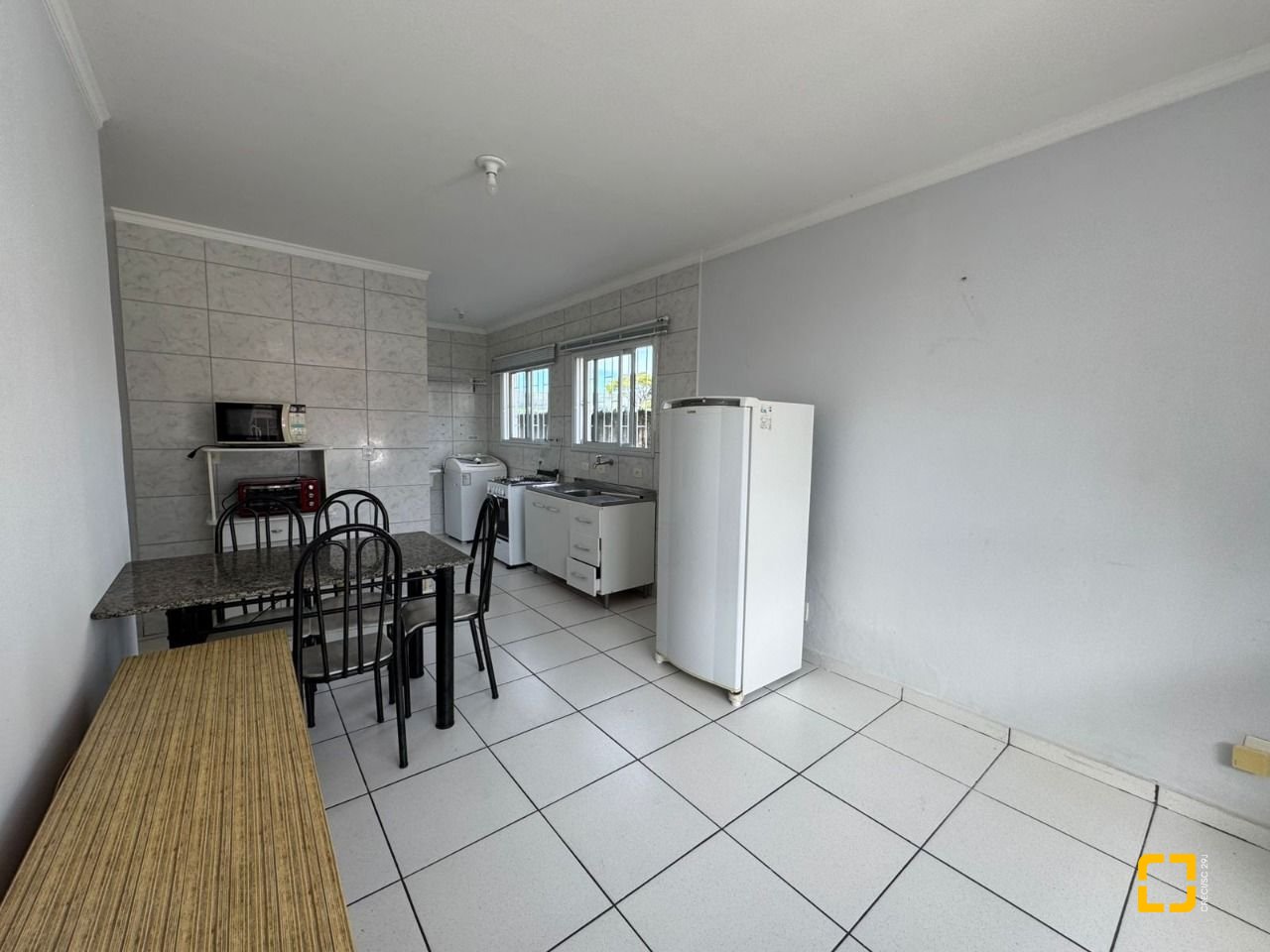 Prédio com 307m², 6 garagens, no bairro Trindade em Florianópolis
