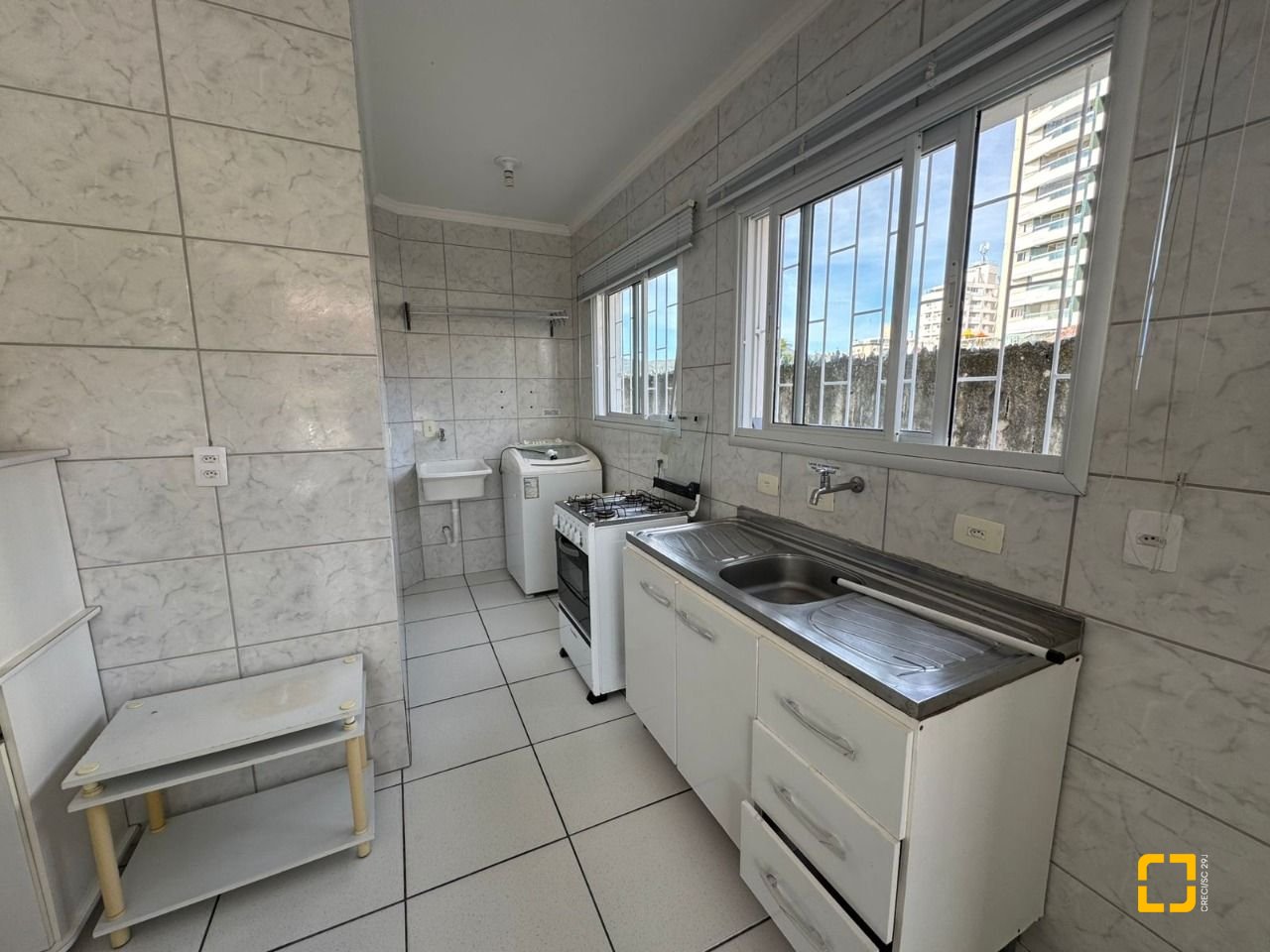 Prédio com 307m², 6 garagens, no bairro Trindade em Florianópolis