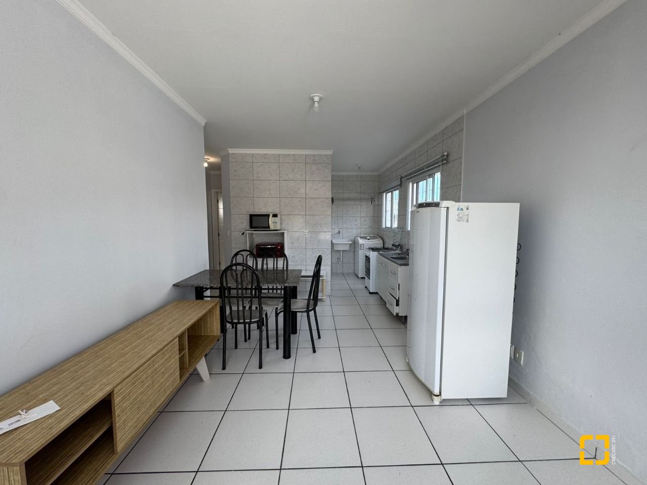 Prédio com 307m², 6 garagens, no bairro Trindade em Florianópolis
