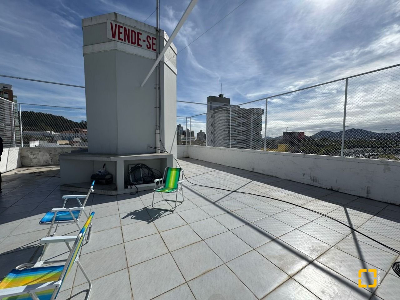 Prédio com 307m², 6 garagens, no bairro Trindade em Florianópolis