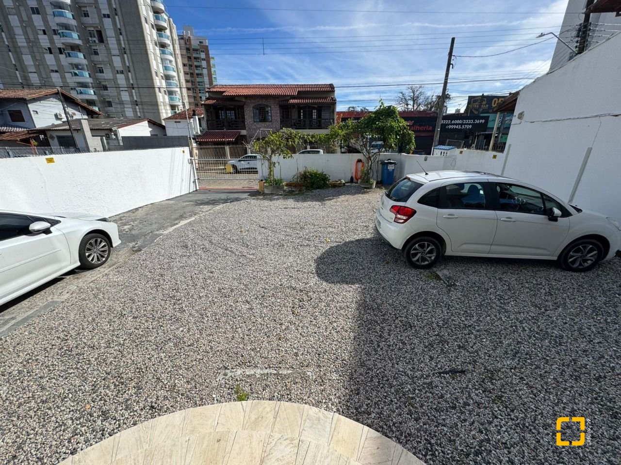 Prédio com 307m², 6 garagens, no bairro Trindade em Florianópolis