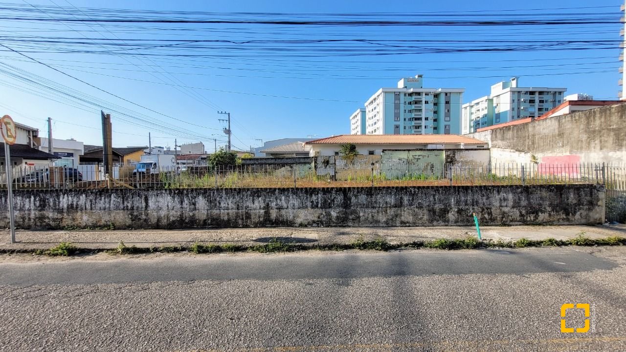 Terreno com 540m², no bairro Barreiros em São José