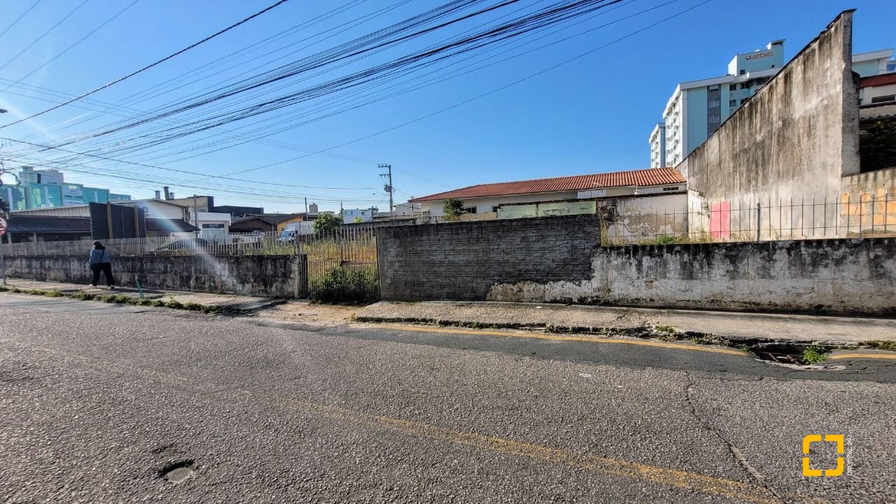 Terreno com 540m², no bairro Barreiros em São José