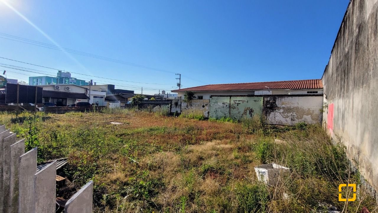 Terreno com 540m², no bairro Barreiros em São José