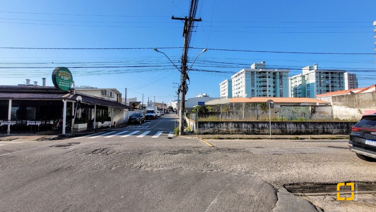 Terreno com 540m², no bairro Barreiros em São José