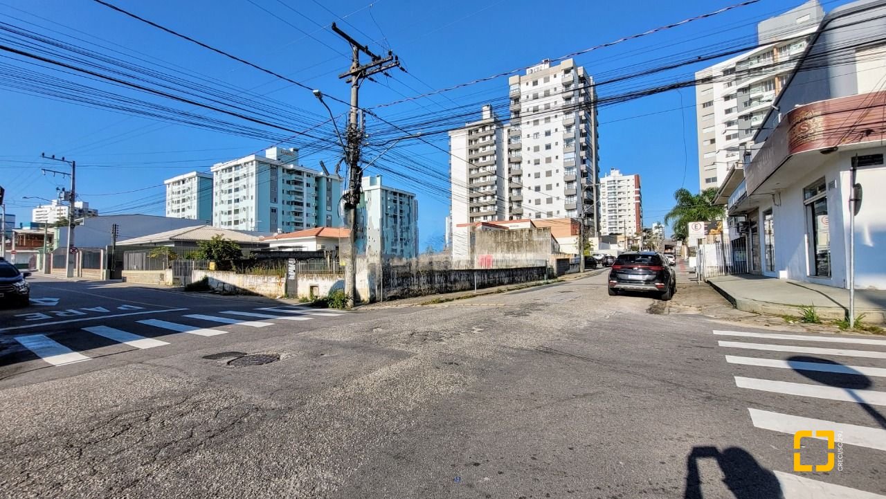 Terreno com 540m², no bairro Barreiros em São José