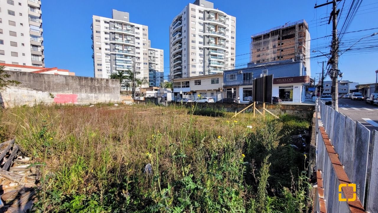 Terreno com 540m², no bairro Barreiros em São José