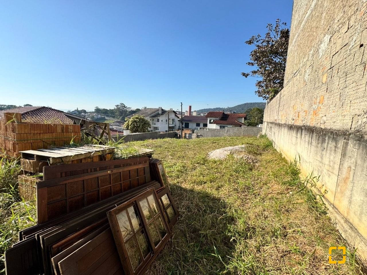 Terreno com 360m², no bairro Real Parque em São José