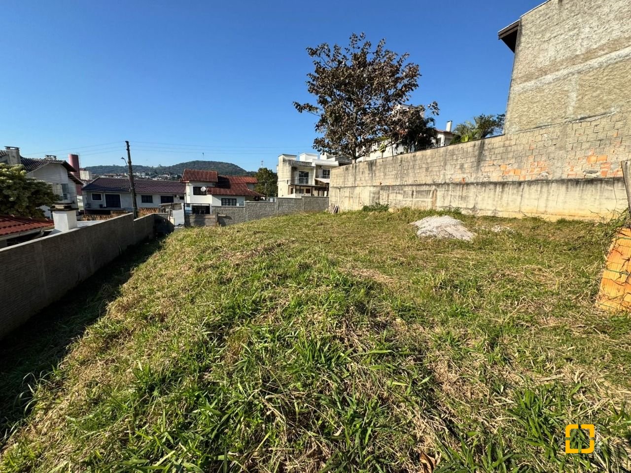 Terreno com 360m², no bairro Real Parque em São José