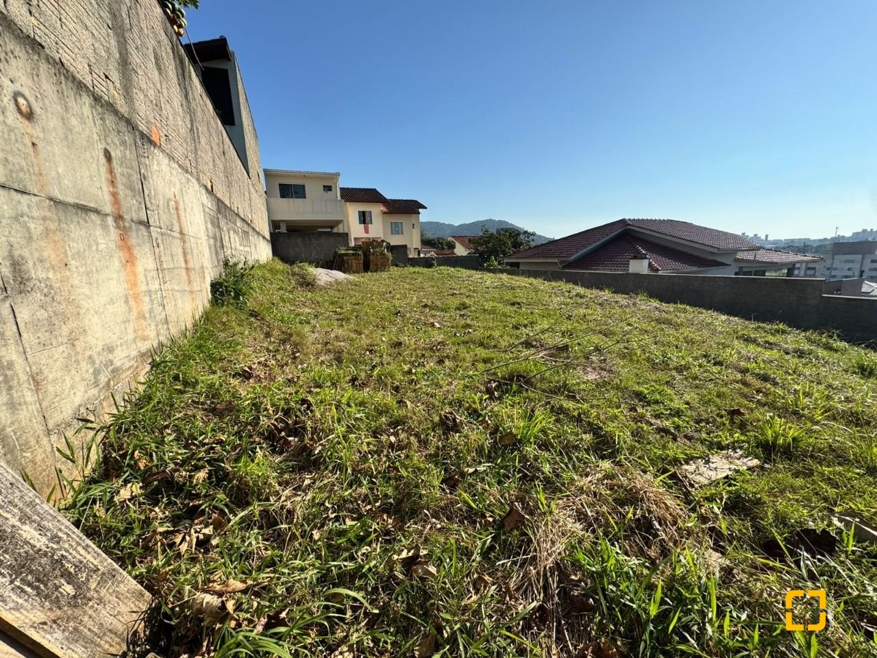 Terreno com 360m², no bairro Real Parque em São José