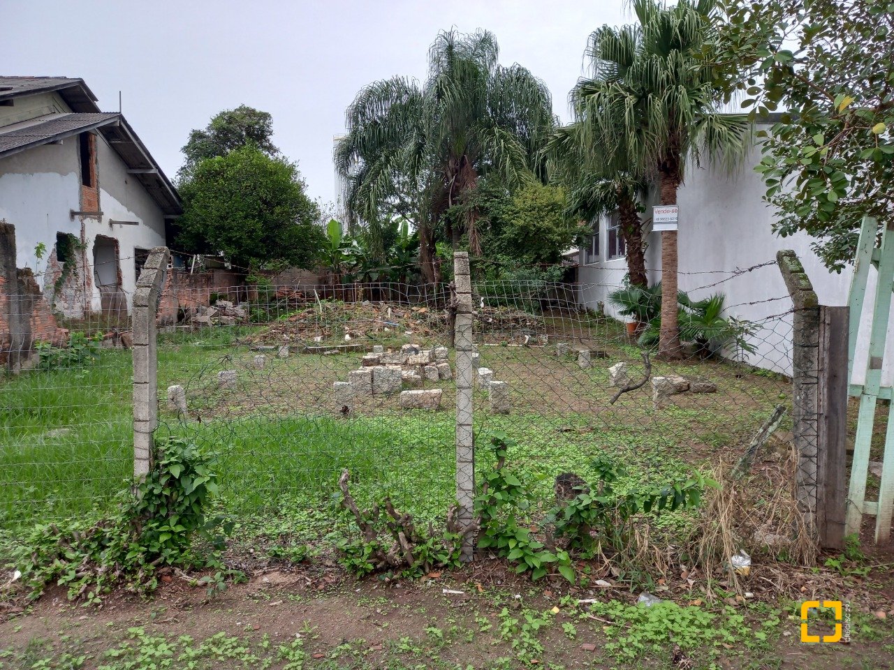 Terreno com 429m², no bairro Abraão em Florianópolis
