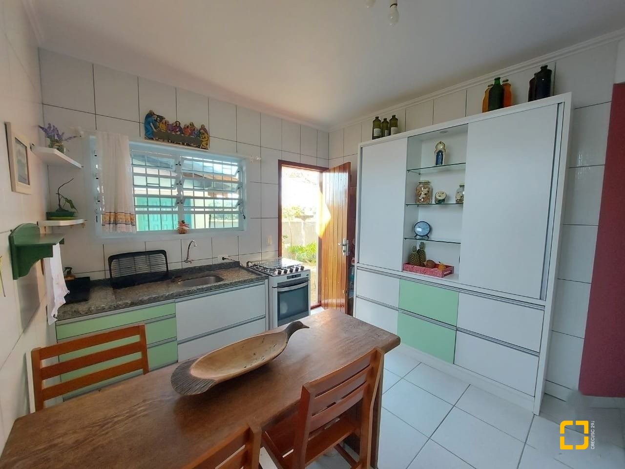 Casa com 131m², 2 quartos (sendo 1 suíte), 2 garagens, no bairro São João do Rio Vermelho em Florianópolis