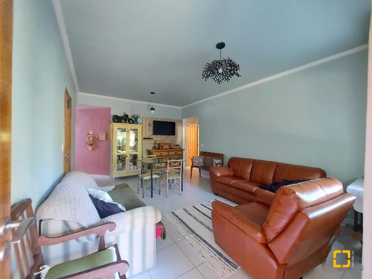 Casa com 131m², 2 quartos (sendo 1 suíte), 2 garagens, no bairro São João do Rio Vermelho em Florianópolis