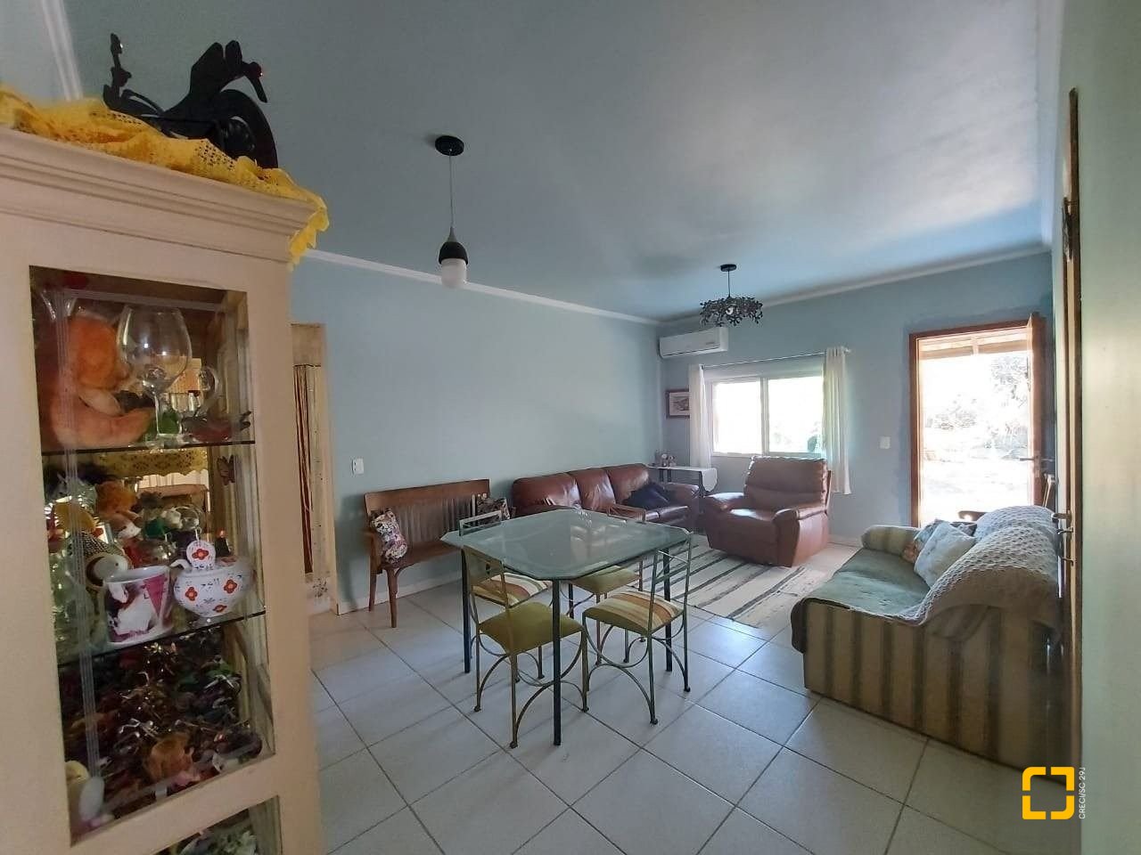 Casa com 131m², 2 quartos (sendo 1 suíte), 2 garagens, no bairro São João do Rio Vermelho em Florianópolis