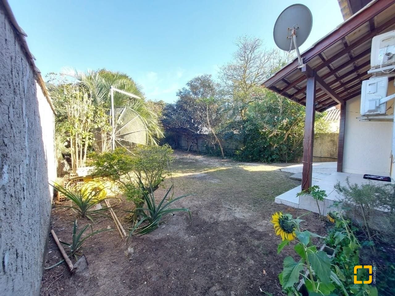 Casa com 131m², 2 quartos (sendo 1 suíte), 2 garagens, no bairro São João do Rio Vermelho em Florianópolis