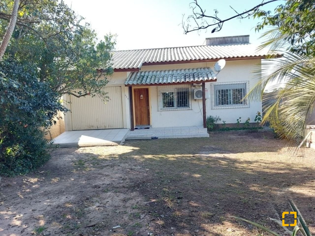 Casa com 131m², 2 quartos (sendo 1 suíte), 2 garagens, no bairro São João do Rio Vermelho em Florianópolis