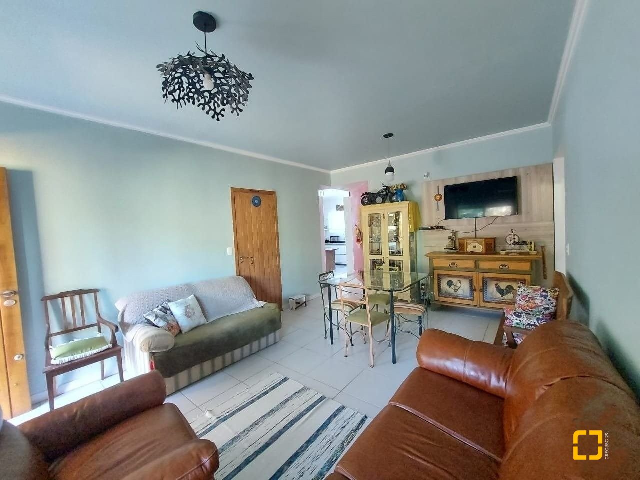 Casa com 131m², 2 quartos (sendo 1 suíte), 2 garagens, no bairro São João do Rio Vermelho em Florianópolis