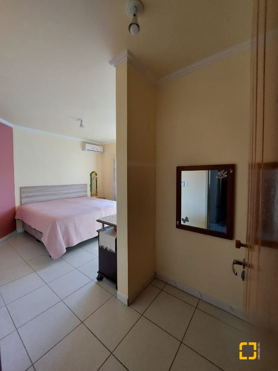 Casa com 131m², 2 quartos (sendo 1 suíte), 2 garagens, no bairro São João do Rio Vermelho em Florianópolis