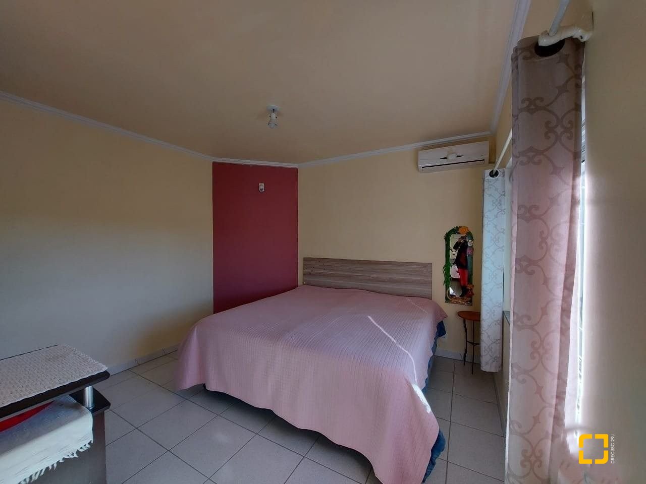 Casa com 131m², 2 quartos (sendo 1 suíte), 2 garagens, no bairro São João do Rio Vermelho em Florianópolis
