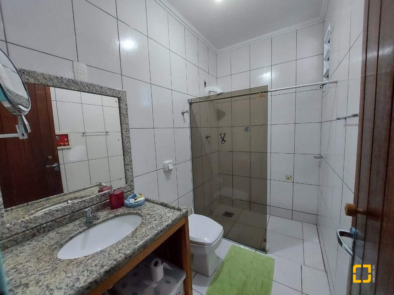 Casa com 131m², 2 quartos (sendo 1 suíte), 2 garagens, no bairro São João do Rio Vermelho em Florianópolis