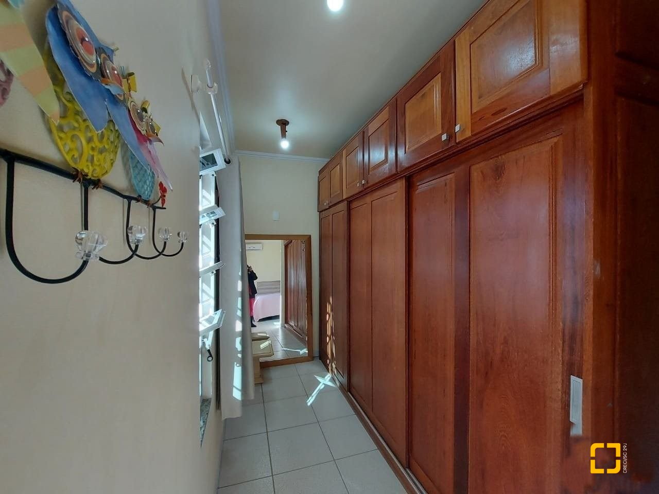 Casa com 131m², 2 quartos (sendo 1 suíte), 2 garagens, no bairro São João do Rio Vermelho em Florianópolis