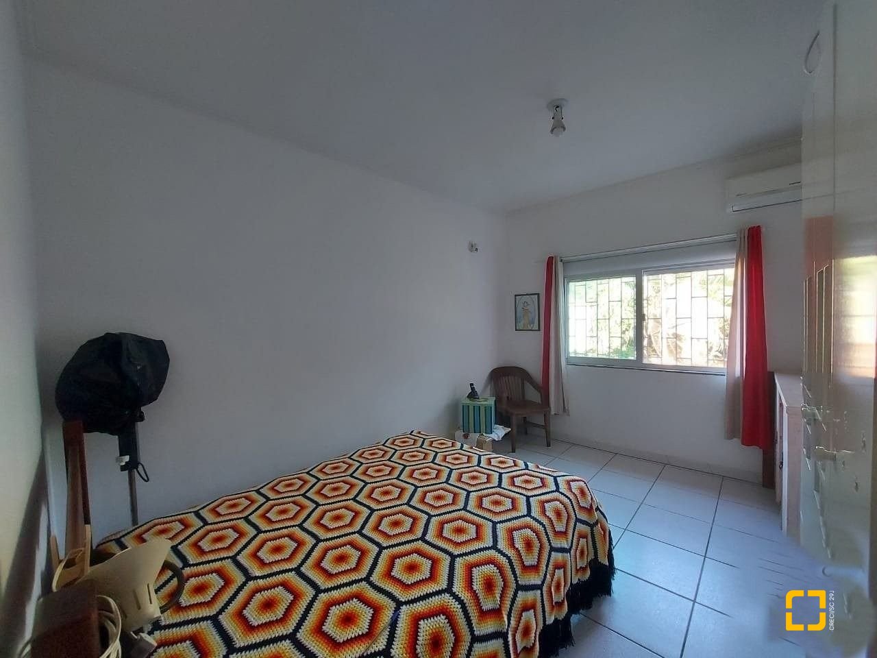 Casa com 131m², 2 quartos (sendo 1 suíte), 2 garagens, no bairro São João do Rio Vermelho em Florianópolis